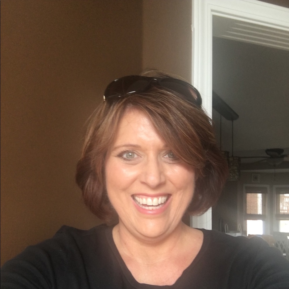 Meet your Posher, Laurie